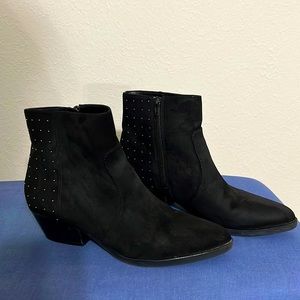 Guess booties- 10- black- good condition
